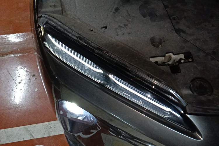 Used Nio ET5 2024 75 kWh Right Front Headlight