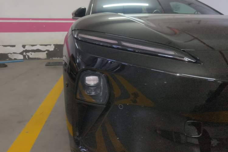 Used Nio ET5 2024 75 kWh Right Front Headlight