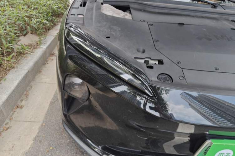 Used Nio ET5 2024 75 kWh Right Front Headlight