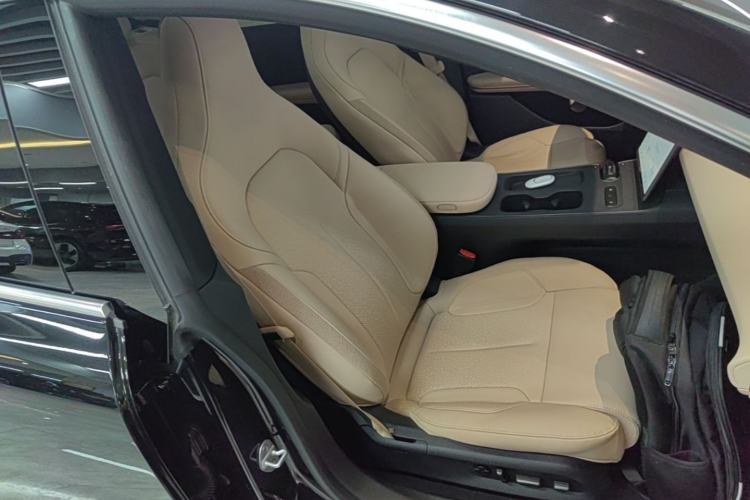 Used Nio ET5 2024 75 kWh Right Front Seat