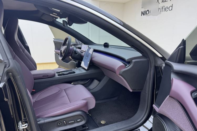Used Nio ET5 2024 75 kWh Right Front Seat