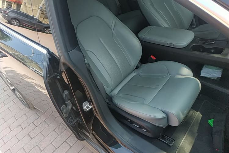 Used Nio ET5 2024 75 kWh Right Front Seat
