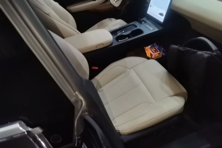 Used Nio ET5 2024 75 kWh Right Front Seat