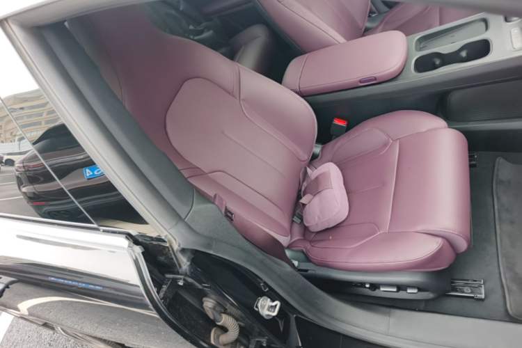 Used Nio ET5 2024 75 kWh Right Front Seat