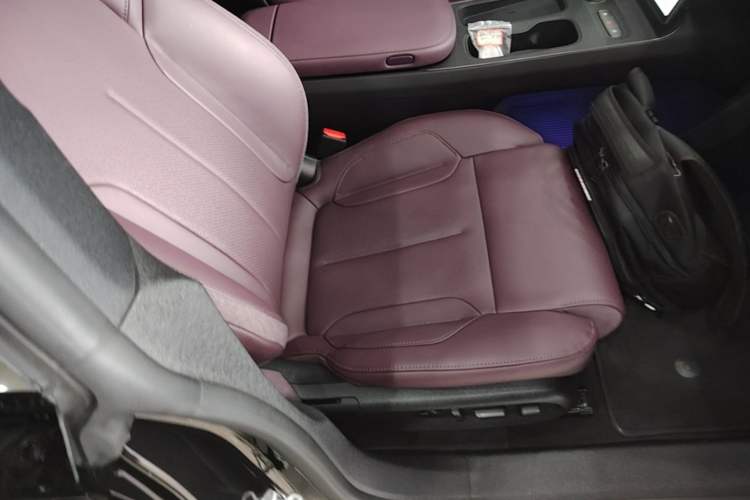 Used Nio ET5 2024 75 kWh Right Front Seat