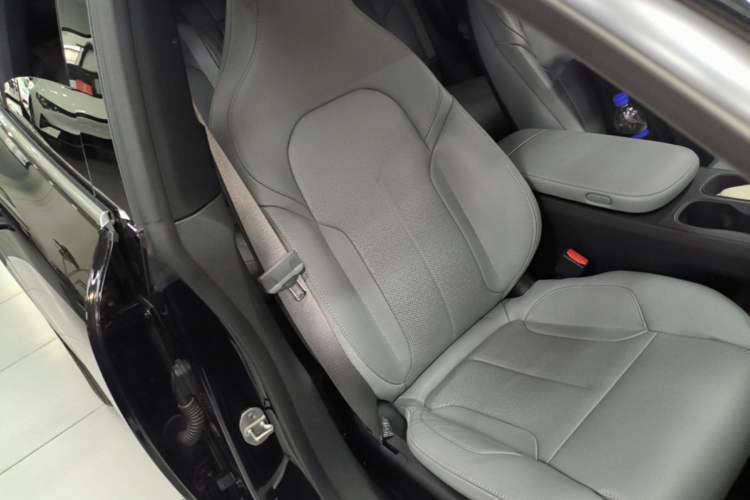 Used Nio ET5 2024 75 kWh Right Front Seat