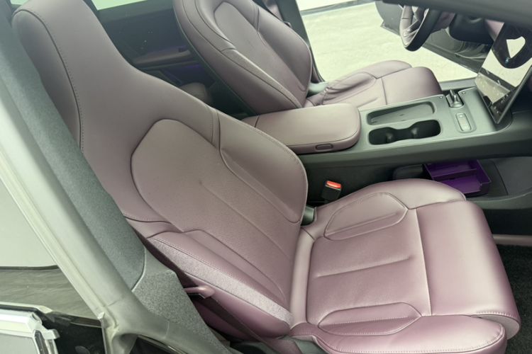 Used Nio ET5 2024 75 kWh Right Front Seat