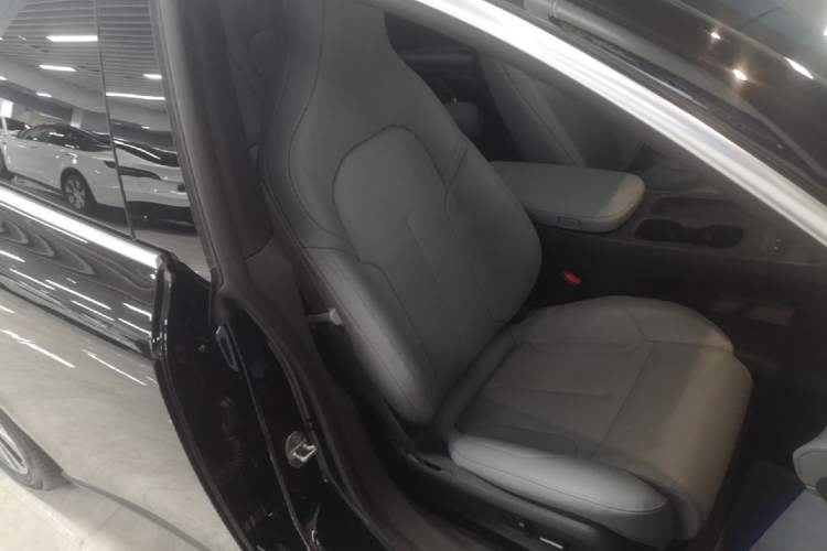 Used Nio ET5 2024 75 kWh Right Front Seat