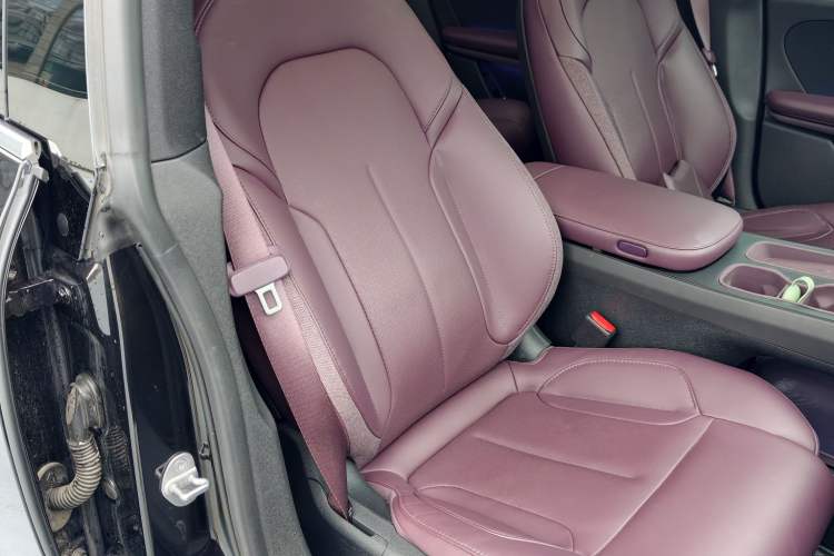 Used Nio ET5 2024 75 kWh Right Front Seat