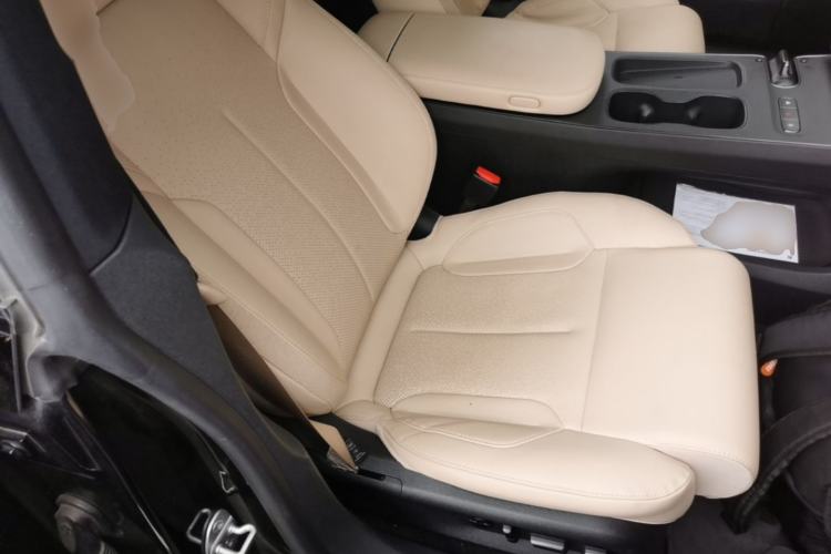 Used Nio ET5 2024 75 kWh Right Front Seat