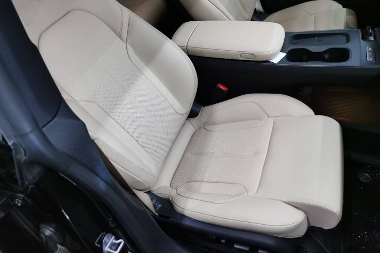 Used Nio ET5 2024 75 kWh Right Front Seat