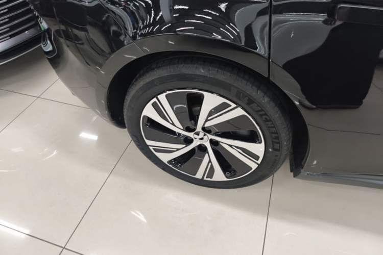 Used Nio ET5 2024 75 kWh Right Rear Wheel Hub