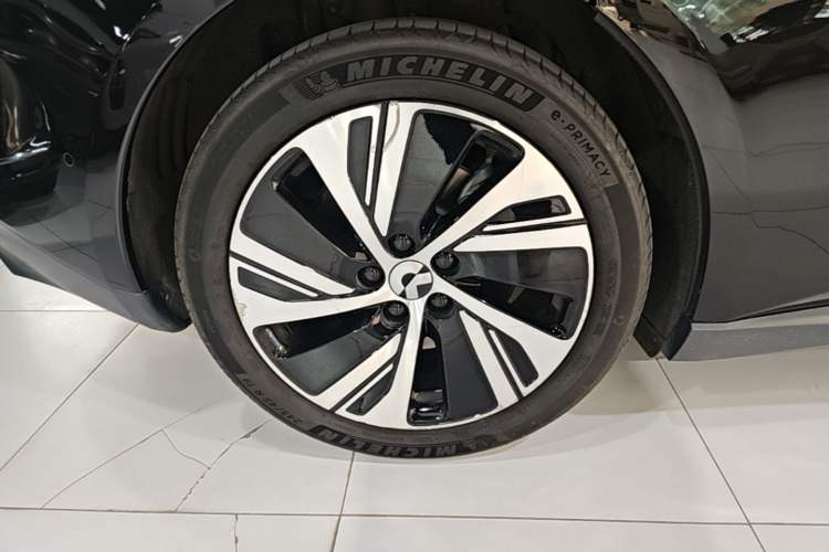Used Nio ET5 2024 75 kWh Right Rear Wheel Hub