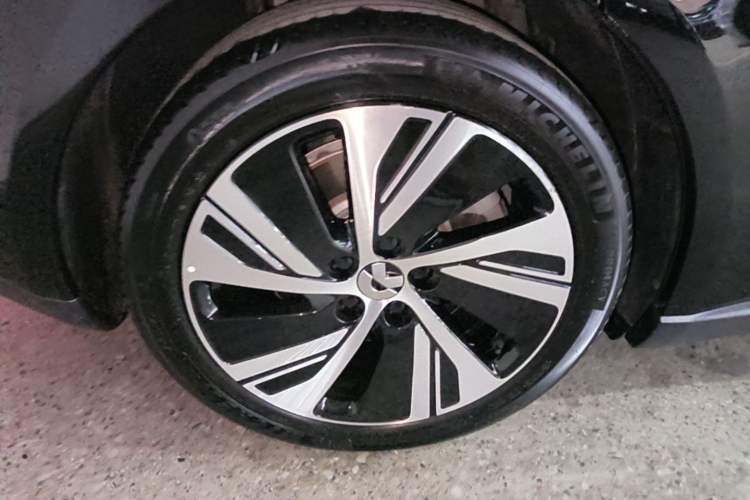 Used Nio ET5 2024 75 kWh Right Rear Wheel Hub