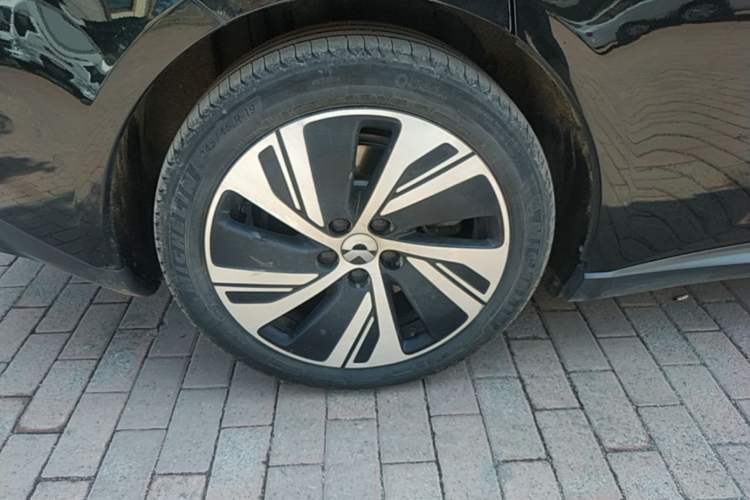Used Nio ET5 2024 75 kWh Right Rear Wheel Hub