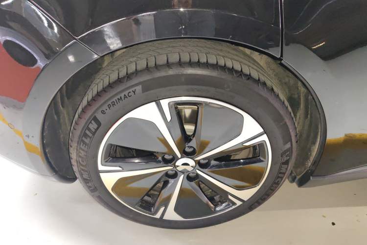 Used Nio ET5 2024 75 kWh Right Rear Wheel Hub