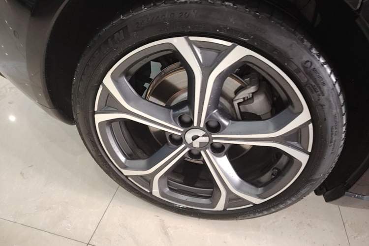 Used Nio ET5 2024 75 kWh Right Rear Wheel Hub