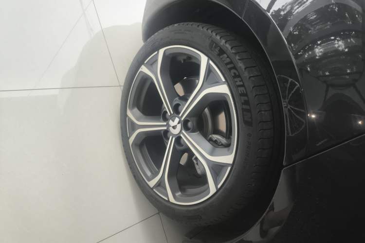 Used Nio ET5 2024 75 kWh Right Rear Wheel Hub