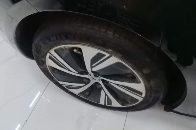 Used Nio ET5 2024 75 kWh Right Rear Wheel Hub