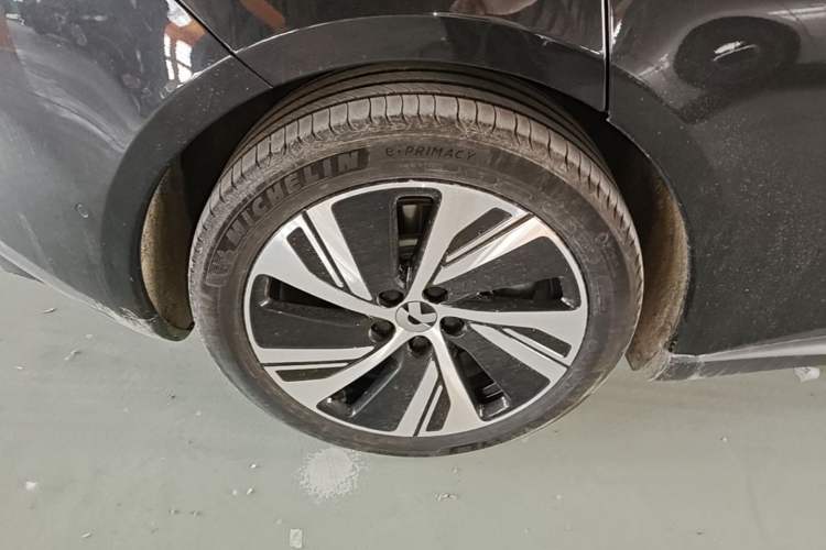 Used Nio ET5 2024 75 kWh Right Rear Wheel Hub