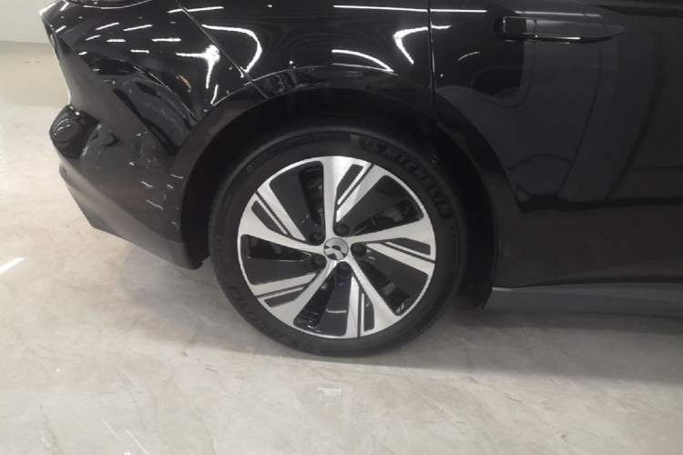 Used Nio ET5 2024 75 kWh Right Rear Wheel Hub