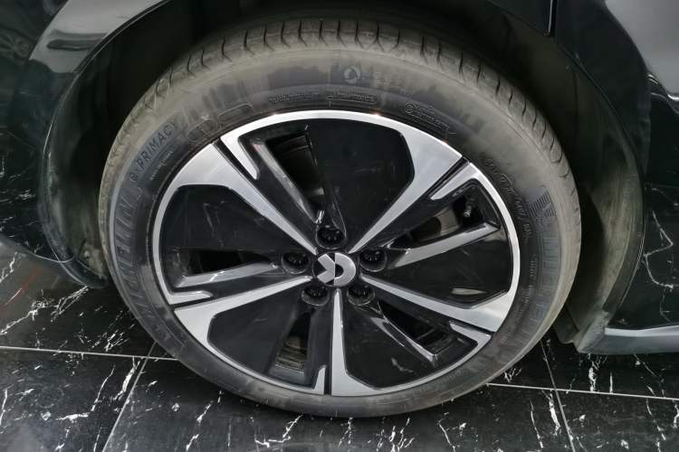 Used Nio ET5 2024 75 kWh Right Rear Wheel Hub