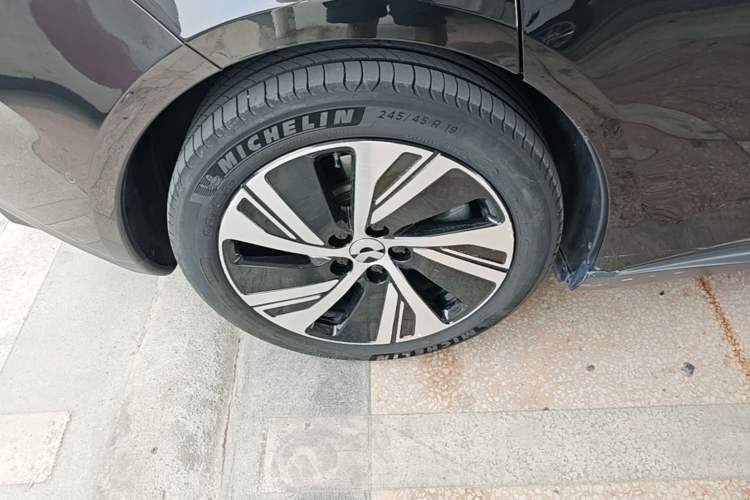Used Nio ET5 2024 75 kWh Right Rear Wheel Hub