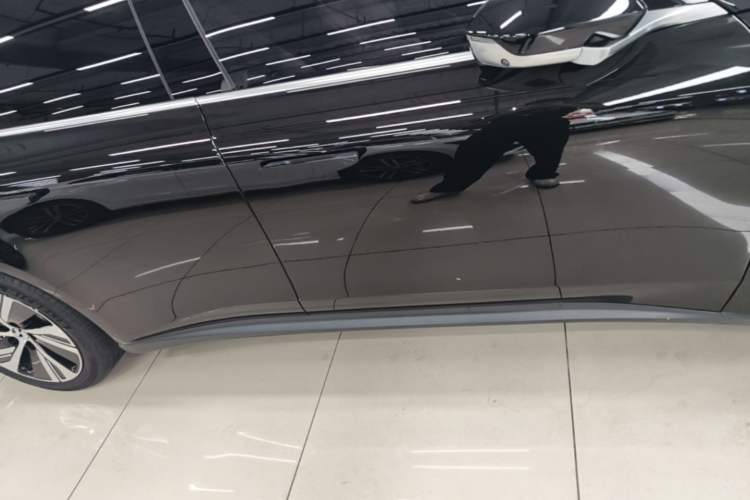 Used Nio ET5 2024 75 kWh Right Side Sill