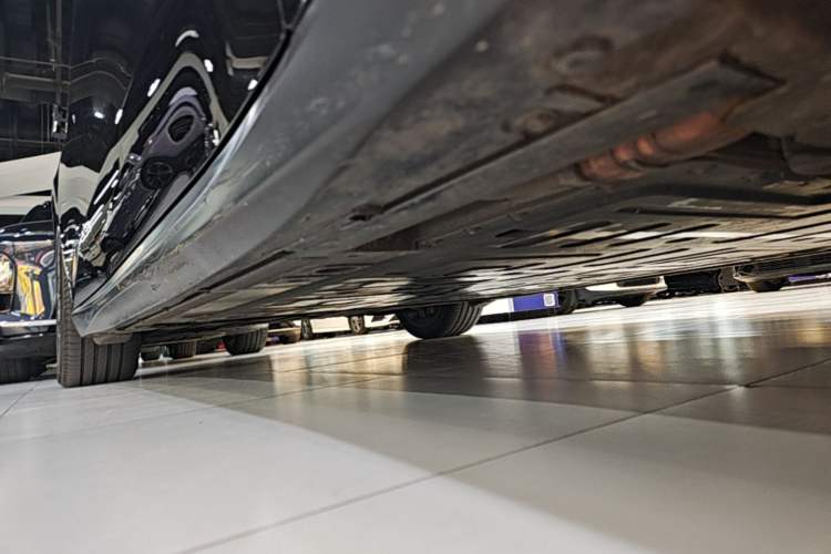 Used Nio ET5 2024 75 kWh Right Side Sill