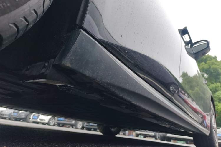 Used Nio ET5 2024 75 kWh Right Side Sill