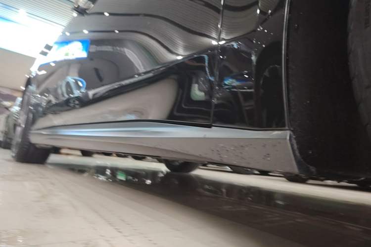 Used Nio ET5 2024 75 kWh Right Side Sill