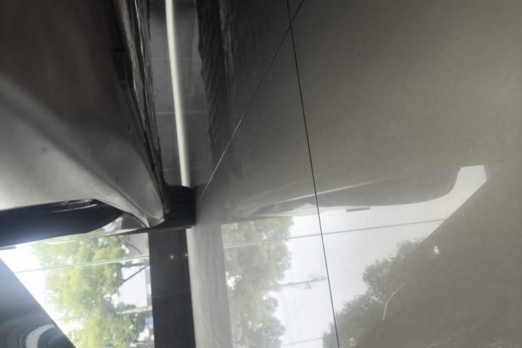 Used Nio ET5 2024 75 kWh Right Side Sill