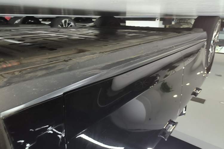 Used Nio ET5 2024 75 kWh Right Side Sill