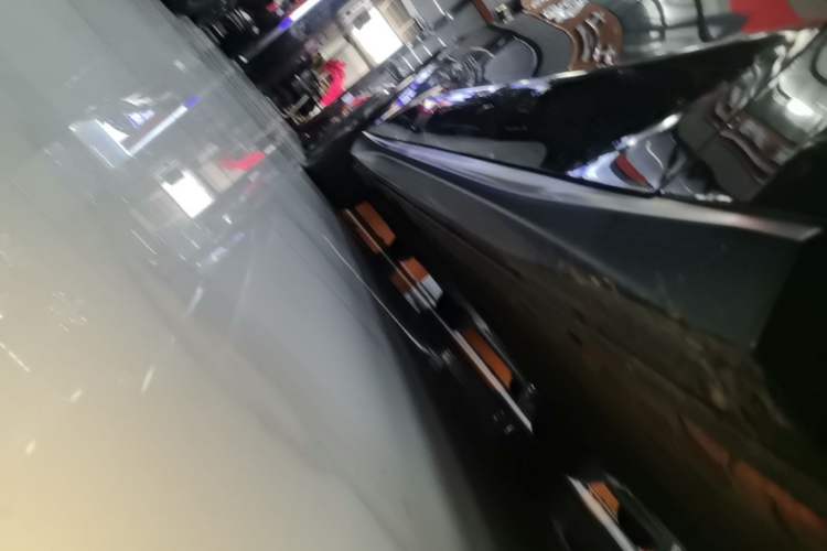 Used Nio ET5 2024 75 kWh Right Side Sill