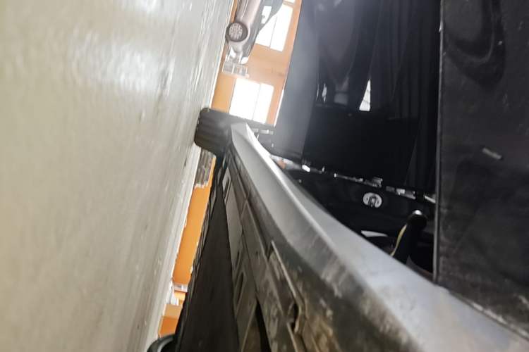 Used Nio ET5 2024 75 kWh Right Side Sill