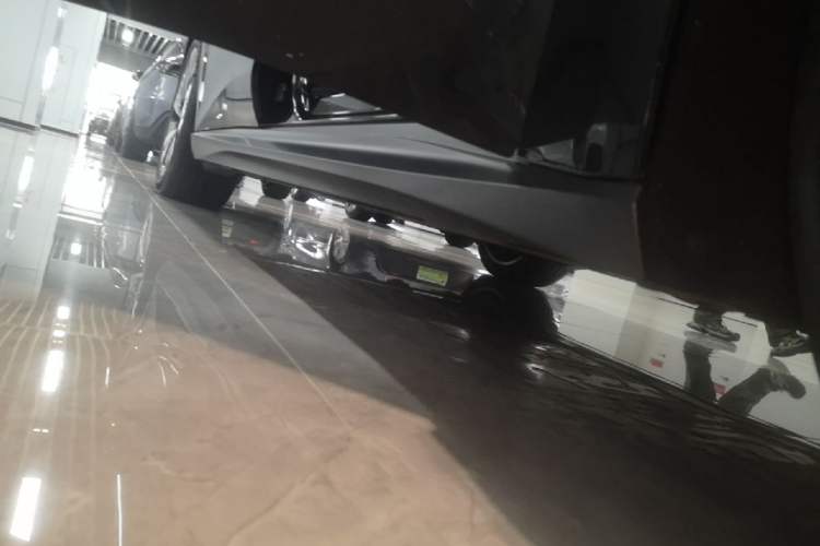 Used Nio ET5 2024 75 kWh Right Side Sill