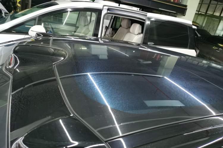 Used Nio ET5 2024 75 kWh Roof