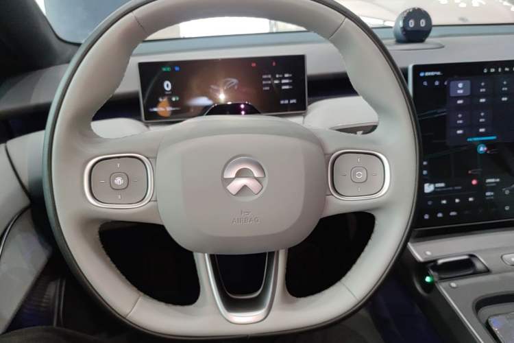 Used Nio ET5 2024 75 kWh Steering Wheel