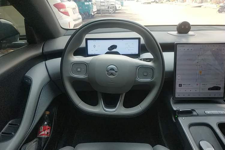 Used Nio ET5 2024 75 kWh Steering Wheel