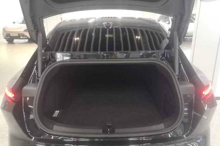 Used Nio ET5 2024 75 kWh Trunk