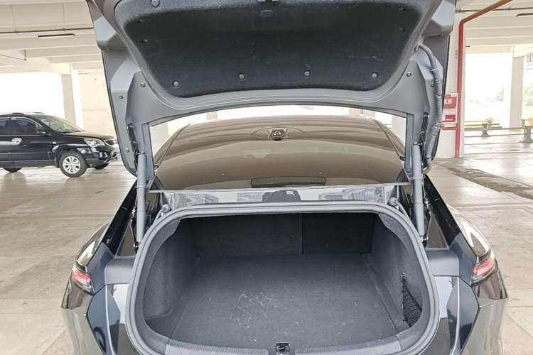 Used Nio ET5 2024 75 kWh Trunk