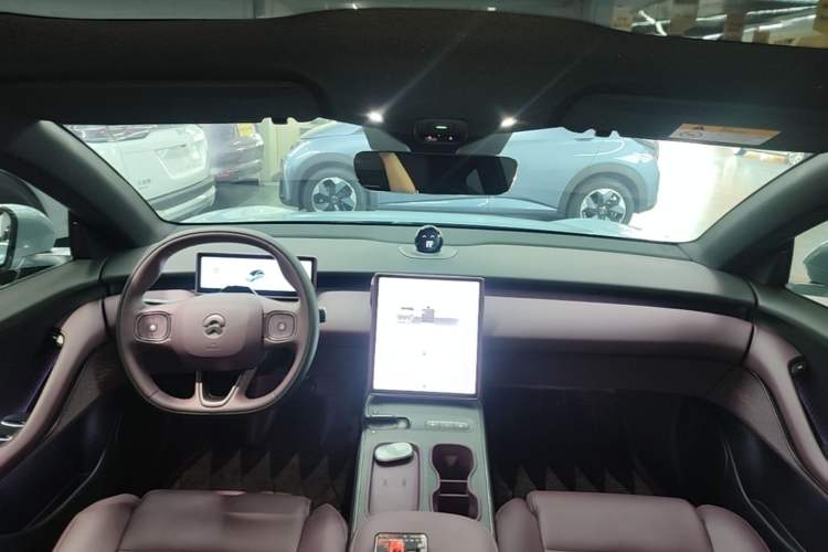 Used Nio ET5 2024 75 kWh Center Console