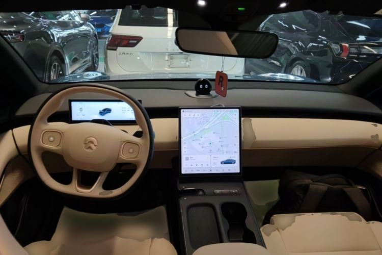 Used Nio ET5 2024 75 kWh Center Console