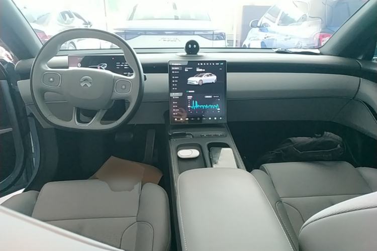 Used Nio ET5 2024 75 kWh Center Console