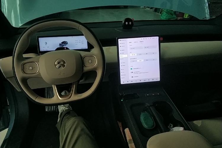 Used Nio ET5 2024 75 kWh Center Console