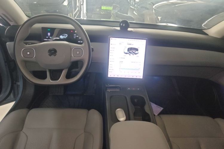Used Nio ET5 2024 75 kWh Center Console
