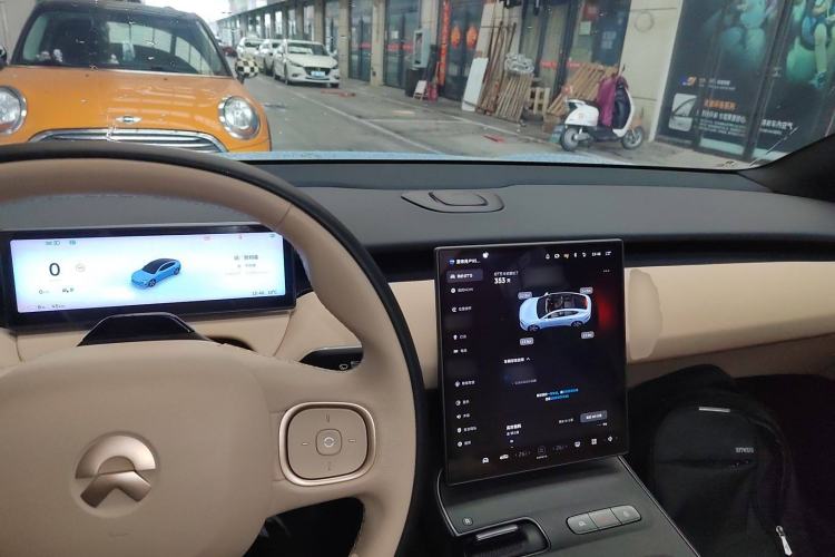 Used Nio ET5 2024 75 kWh Center Console