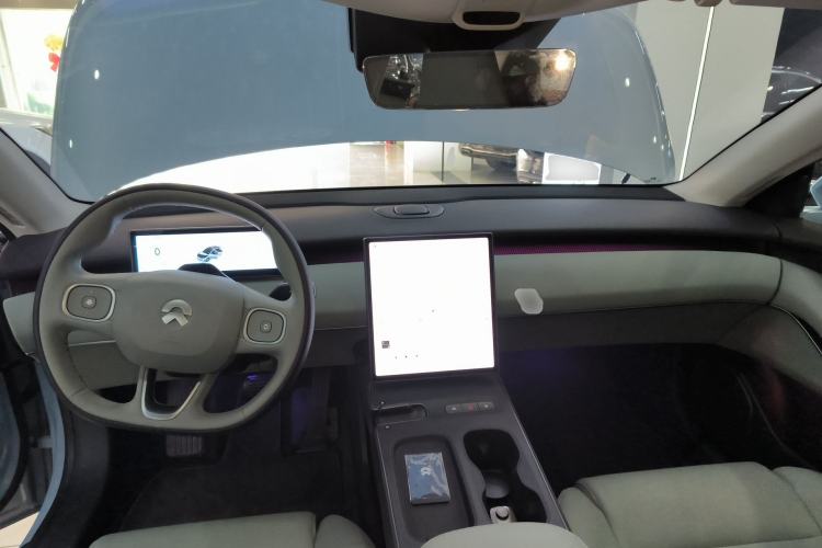 Used Nio ET5 2024 75 kWh Center Console