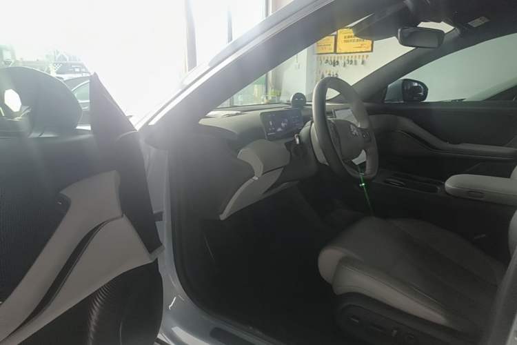 Used Nio ET5 2024 75 kWh Driver Seat