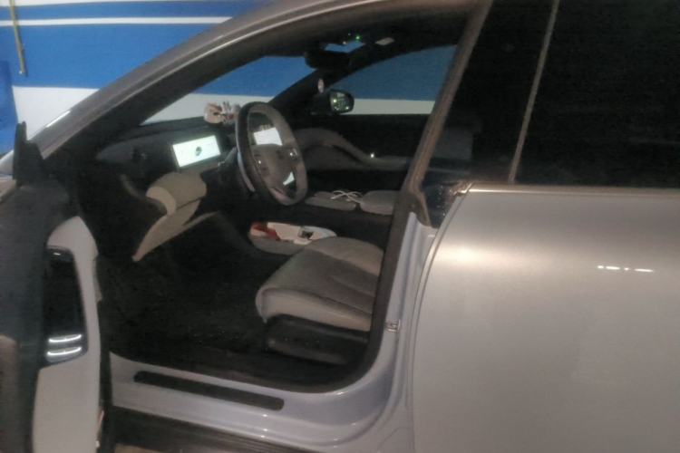 Used Nio ET5 2024 75 kWh Driver Seat